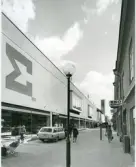 Västerås, Centrum, kv. Kettil.
Köpmangatan från norr, c:a 1966-1969.