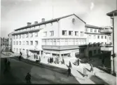 Västerås, Östermalm, kv. Konrad.
Hörnet Kopparbergsvägen/Timmermansgatan. Troligen 1950-talet.