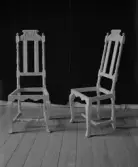 Två stolar.

Enligt uppgift från lista: 