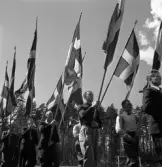 Medborgartåget, 16/6 1940. Fanborg på Värendsvallen. Ett antal herrar med
fanor.