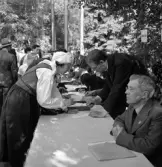 Medborgartåget, 16/6 1940. 
Tecknande av försvarsobligationer på Värendsvallen.