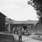 Säter, Gustafs, Mora. Daniels gård i Mora (Daniels far, son och sonson)