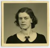 Porträtt av kvinna, ca 1930-1950. Från Gunnar Henrikssons samling.