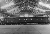 Golvtravers med sovvagn i vagnverkstaden på Centralverkstäderna, 1950-tal