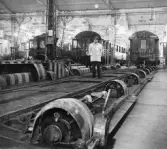 Man i vagnverkstaden på Centralverkstäderna, 1960-tal