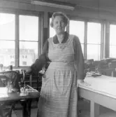 Första kvinnan som var anställd på Centralverkstäderna, 1928