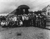 Vagnverkstadsklubben på avskedstur vid Gårdsjö station, 1980