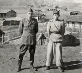 FN-tjänstgöring i neutrala övervakningskommissionen i Korea 1953-54.
T.v.: major Sten Bäckström.