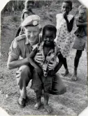 FN-tjänstgöring i Kongo 1961-62. 
Överfurir Tage Sollervall med några barn.