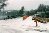 Invigning av Gunnebo Bro vid Stensjön. Mölndal i mars 1999.