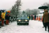 Invigning av Gunnebo Bro vid Stensjön. Mölndal i mars 1999. Första bilen som kör över bron?