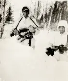Fortsättningskriget i Finland 1941-44.
T.v. finlandsfrivillige furir Erik Nilsson (fr. Växjö), som stupade 11/5 1944.