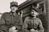 Fortsättningskriget i Finland 1941-44.
Finlandsfrivillige furir Erik Nilsson fr. Växjö, (som stupade 11/5 1944) tillsammans med en kamrat,
någonstans i Finland.