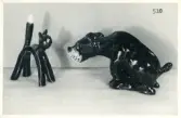 Keramikfigurer, Katt (H1) och Hund (H2), från Bo Fajans, 1900-talets mitt.