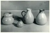 Vaser och en kruka från Bo Fajans, formgivare Eva Jancke-Björk, 1900-talets mitt.