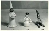 Ljusstakar från Bo Fajans, formgivare Eva Jancke-Björk, 1900-talets mitt. Modeller Stjärngosse 3288, Snögubbe 3289 och Tomte 3290.