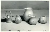 Blomkorg och vaser från Bo Fajans, formgivare Eva Jancke-Björk, 1900-talets mitt.