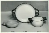 Skålar och fat från Bo Fajans, formgivare av Eva Jancke-Björk, 1900-talets mitt
