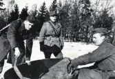 Beredskapsåren 1939-1945.
Under beredskapen. Övning med patrullbåt vid Bergundasjön. Fanjunkare Werner Dahl övervakar.