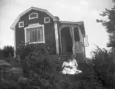 På negativkuvertet står följande text: Herr Klein. Tomtebo ext, 2 damer.