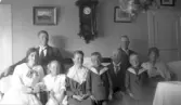 Familjen samlad i soffan, 1920-tal