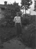 Kvinna i trädgården, 1920-tal