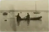 Vänersborg. Två män i en båt