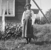 Falun, Sundborn. Sundbornskulla i sockendräkt.