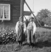 Falun, Sundborn. Sundbornskullor, i sockendräkt.