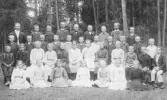 Lärare med elever i Närkes kil, omkring 1905