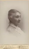 Kvinnoporträtt av Sofie Henriette Wising f. Benedicks. syster till Gustaf Benedicks. Fotograf Wolfenstein, Stockholm.