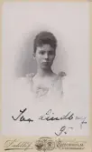 Kvinnoporträtt av .... Lindberg, troligen 1895? Fotograf Alfr. J:son Dahllöf, Stockholm.
