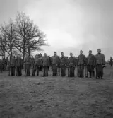 Hemvärnet. 20/4, 1941.
Några män i hermvärnsuniform har ställt upp sig för fotografen.