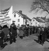 Första Maj 1941.
Demonstrationståget (med musikorkester), längs Storgatan, västerut.