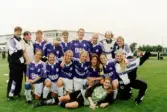 Lagbild av fotbollslaget Jitex BK, fotograferat på Åbyvallen i Mölndal år 2000 i samband med lagets match mot HIF Alingsås.