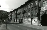 Haga
Sprängkullsgatan 19–21
23 kvarteret Dragonen 
Åkes Låsteknik grundades 1947 och drevs i 30 år av Åke Magnusson.
Clas Lindqvist Glasmästeri