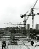 Järnbrott
Blivande Käppen (Metkroken) som ingår i bostadsområdet Västra Järnbrott och byggdes på 1960-talet. Lamellhuset, som är 800 meter långt, löper utefter Pianogatan och svänger av österut i en båge utefter Norra Dragspelsgatan. I trevåningshuset finns det i huvudsak treor, alla med balkong eller uteplats. Gården är en stor bilfri parkanläggning med lekplatser, gräsmattor och bollplan.