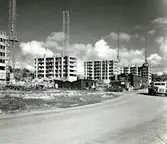 Punkthus i Järnbrott
Kommandobryggorna vid Norra och Södra Dragspelsgatan.
De 16 punkthusen i tolv våningar uppfördes under 1960-talets första år av Göteborgs stads bostadsaktiebolag.