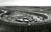 Järnbrott
Käppen (Metkroken) ingår i bostadsområdet Västra Järnbrott och byggdes på 1960-talet. Lamellhuset, som är 800 meter långt, löper utefter Pianogatan och svänger av österut i en båge utefter Norra Dragspelsgatan. I trevåningshuset finns det i huvudsak treor, alla med balkong eller uteplats. Gården är en stor bilfri parkanläggning med lekplatser, gräsmattor och bollplan.