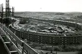 Järnbrott
Käppen (Metkroken) ingår i bostadsområdet Västra Järnbrott och byggdes på 1960-talet. Lamellhuset, som är 800 meter långt, löper utefter Pianogatan och svänger av österut i en båge utefter Norra Dragspelsgatan. I trevåningshuset finns det i huvudsak treor, alla med balkong eller uteplats. Gården är en stor bilfri parkanläggning med lekplatser, gräsmattor och bollplan.