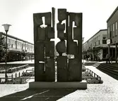 Kortedala Torg
Spegling, skulptur i Brons av Åke Thornblad 