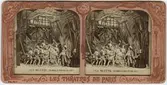 Stereokort (skadat) ur serien Les théatres de Paris, utgiven av BK, Paris på 1860-talet. Bilden föreställer en scen ur operan Den stumma från Portici. Stereokortet är ett så kallat French tissue bestående av ett handkolorerat albuminfoto monterat i kartongram med tunt papper på baksidan. När kortet belyses bakifrån framträder färgerna. Kopian av kortet har framställts med två olika metoder: skanning på flatbäddsskanner och fotografering på ljusbord. 
