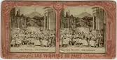 Stereokort (skadat) ur serien Les théatres de Paris, utgiven av BK, Paris på 1860-talet. Bilden föreställer en scen ur operan Den stumma från Portici. Stereokortet är ett så kallat French tissue bestående av ett handkolorerat albuminfoto monterat i kartongram med tunt papper på baksidan. När kortet belyses bakifrån framträder färgerna. Kopian av kortet har framställts med två olika metoder: skanning på flatbäddsskanner och fotografering på ljusbord. 