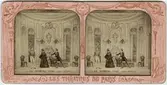 Stereokort ur serien Les théatres de Paris, utgiven av BK, Paris på 1860-talet. Bilden föreställer en scen ur operan Den svarta dominon. Stereokortet är ett så kallat French tissue bestående av ett handkolorerat albuminfoto monterat i kartongram med tunt papper på baksidan. När kortet belyses bakifrån framträder färgerna. Kopian av kortet har framställts med två olika metoder: skanning på flatbäddsskanner och fotografering på ljusbord. 