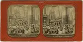 Stereokort (skadat) ur serien Actualités Théatrales utgiven på 1860-talet. Bilden föreställer en scen ur operan Profeten. Stereokortet är ett så kallat French tissue bestående av ett handkolorerat albuminfoto monterat i kartongram med tunt papper på baksidan. När kortet belyses bakifrån framträder färgerna. Kopian av kortet har framställts med två olika metoder: skanning på flatbäddsskanner och fotografering på ljusbord. 