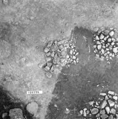 Björskog sn Åsta 2:3 Arkeologisk undersökning p g a breddning av väg 510 av Vlm / Henry Simonsson 6 - 24/8 1962 Rapport i Vlm:s arkiv.
Negativ till fotokarta

Koordinater X105 Y235
:: Samhör med:  inv.nr 14641 - 14642