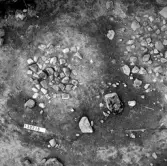 Björskog sn Åsta 2:3 Arkeologisk undersökning p g a breddning av väg 510 av Vlm / Henry Simonsson 6 - 24/8 1962 Rapport i Vlm:s arkiv.
Negativ till fotokarta

Koordinater X130 Y215
Samhör med:  inv.nr 14641 - 14642