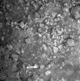 Björskog sn Åsta 2:3 Arkeologisk undersökning p g a breddning av väg 510 av Vlm / Henry Simonsson 6 - 24/8 1962 Rapport i Vlm:s arkiv.
Negativ till fotokarta

Koordinater X130 Y225
Samhör med:  inv.nr 14641 - 14642