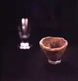 Romfartuna sn Äs RAÄ 119 funnet 1967
Lerkärl
Samhör med:  Inv.nr 18164