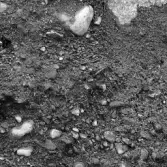 Romfartuna sn Äs RAÄ 119 Arkeologisk undersökning utförd av Vlm / Åke Hyenstrand och Ann Nilsson 1967
A3 Stenkista, raserad, belägen vid grustagskant NNÖ respektive Ö om gravfältet.